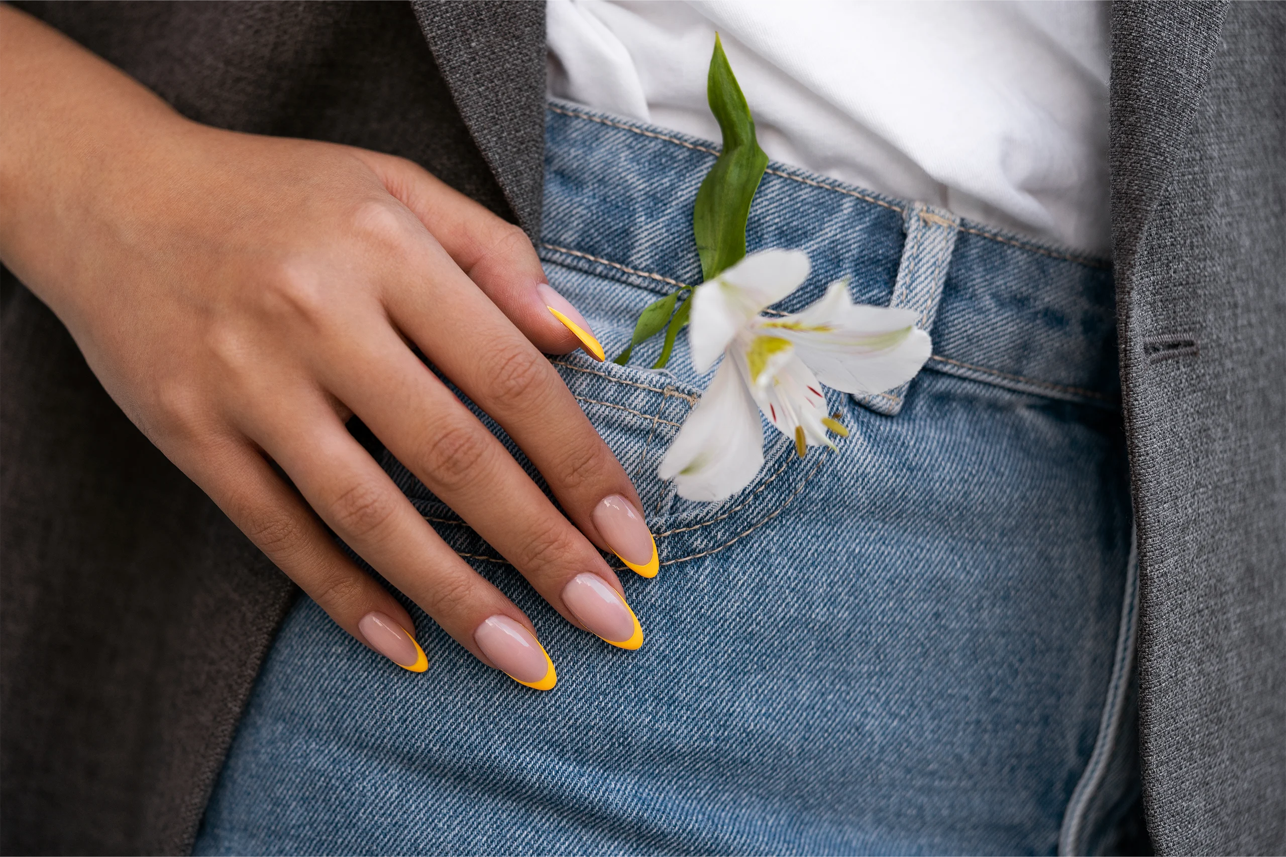 Micro French Tips Nails